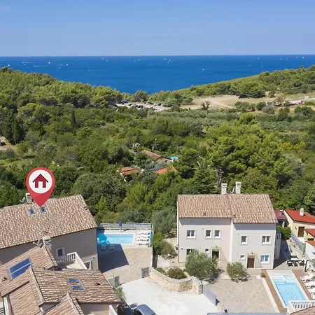 Villa 8-bedroom Bianca With Sea View And Pool Table Premantura