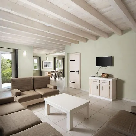 8-bedroom Bianca With Sea View And Pool Table Premantura