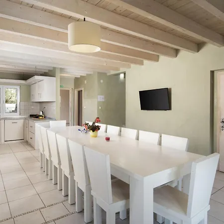 8-bedroom Bianca With Sea View And Pool Table Premantura