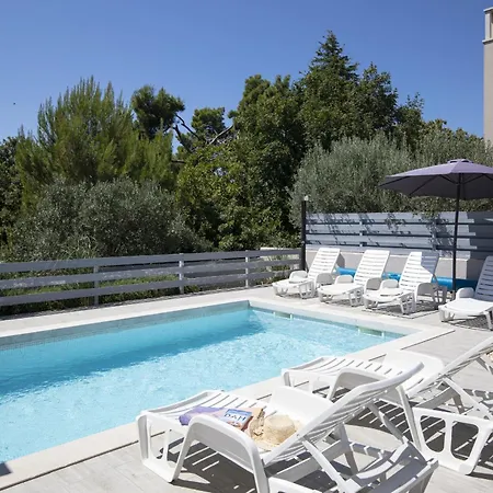 Villa 8-bedroom Bianca With Sea View And Pool Table