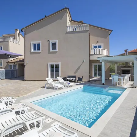 Villa 8-bedroom Bianca With Sea View And Pool Table *