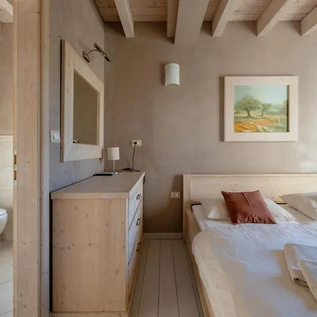 8-bedroom Bianca With Sea View And Pool Table