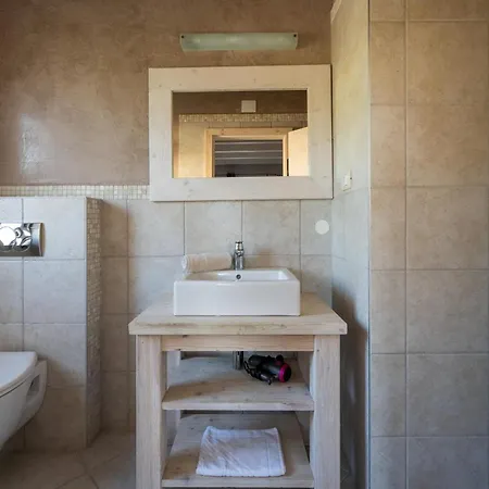 8-bedroom Bianca With Sea View And Pool Table Willa