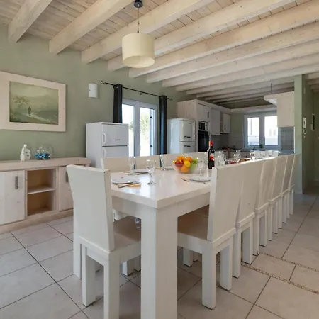 8-bedroom Bianca With Sea View And Pool Table Villa *