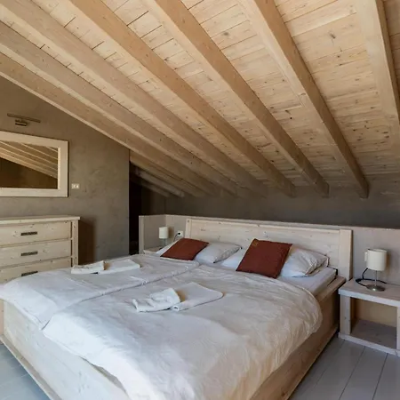 8-bedroom Bianca With Sea View And Pool Table