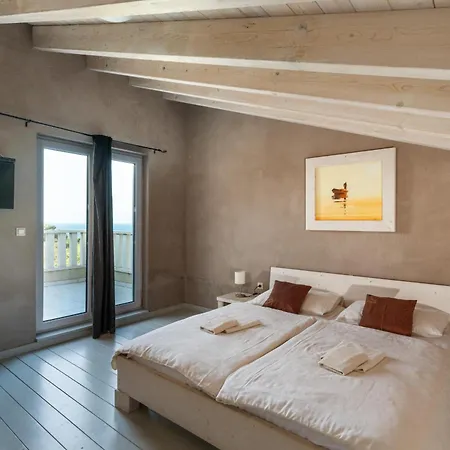 Villa 8-bedroom Bianca With Sea View And Pool Table