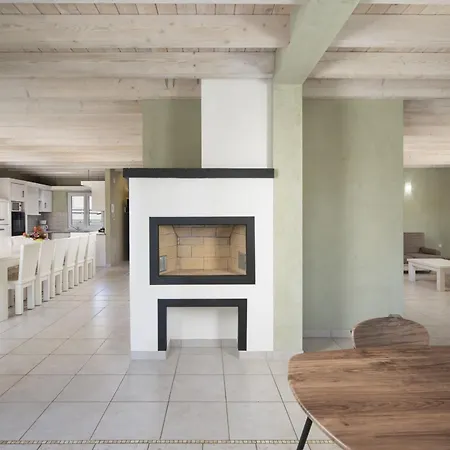 8-bedroom Bianca With Sea View And Pool Table Willa