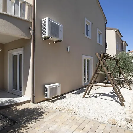 8-bedroom Bianca With Sea View And Pool Table Willa Premantura