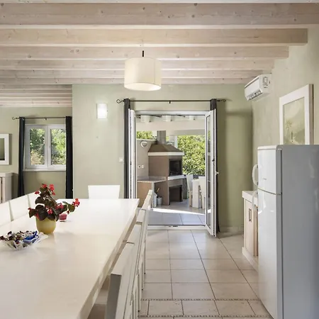 Willa 8-bedroom Bianca With Sea View And Pool Table Premantura