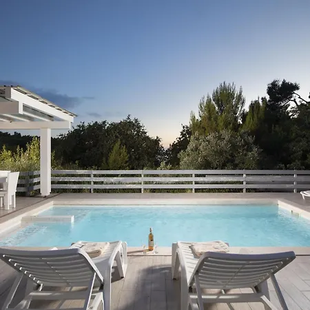 Willa 8-bedroom Bianca With Sea View And Pool Table Premantura