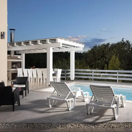 8-bedroom Bianca With Sea View And Pool Table *