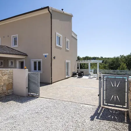 8-bedroom Bianca With Sea View And Pool Table Premantura